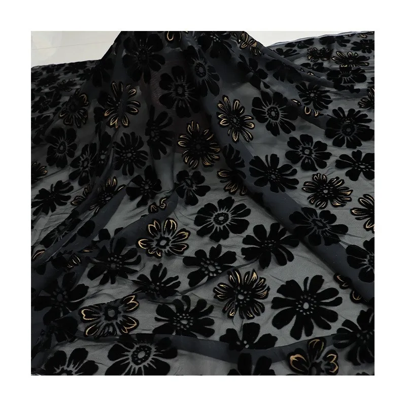 ชุดนอนผ้ากำมะหยี่ทอลายลายนูนแบบเผาและรีด