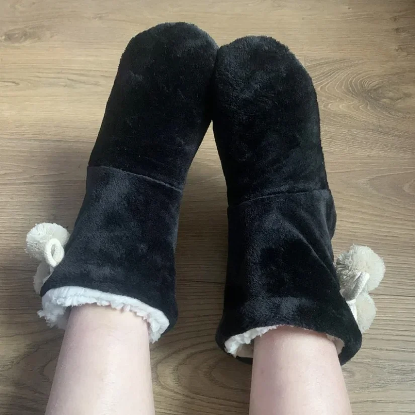 Dames Thuis Slipper Laarzen Winter Warm Fuzzy Indoor Bont Bal Contton Pluche Antislip Grip Pluizige Vrouwelijke Vloer Schoenen Platte Dames