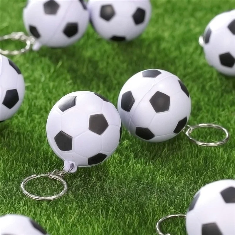 24-pack witte voetbalsleutelhangers, mini voetbal stressbal sleutelhangers, sportbal sleutelhangers, schoolcarnaval beloning voor kinderen