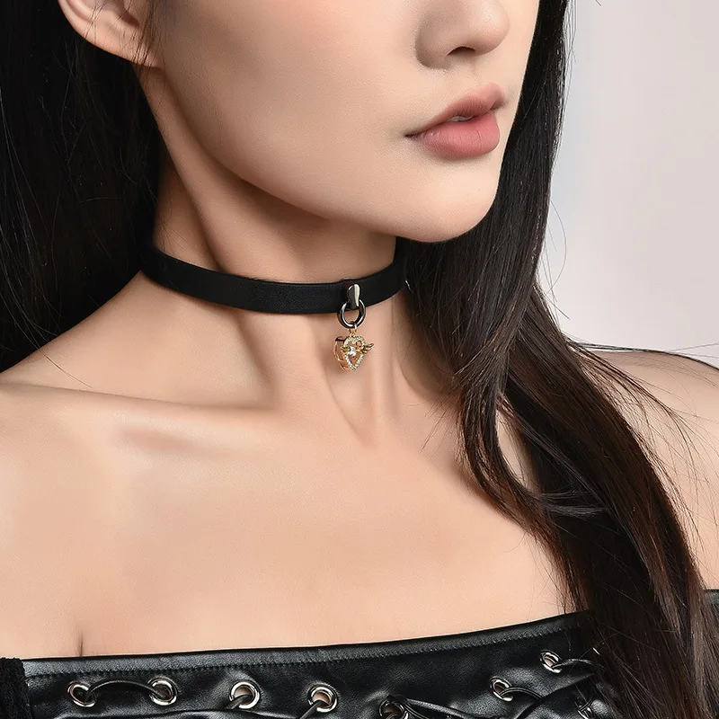 

Sweet and cool hot girl choker necklace, fashionable and individual, lively heart-shaped collarbone chain collar