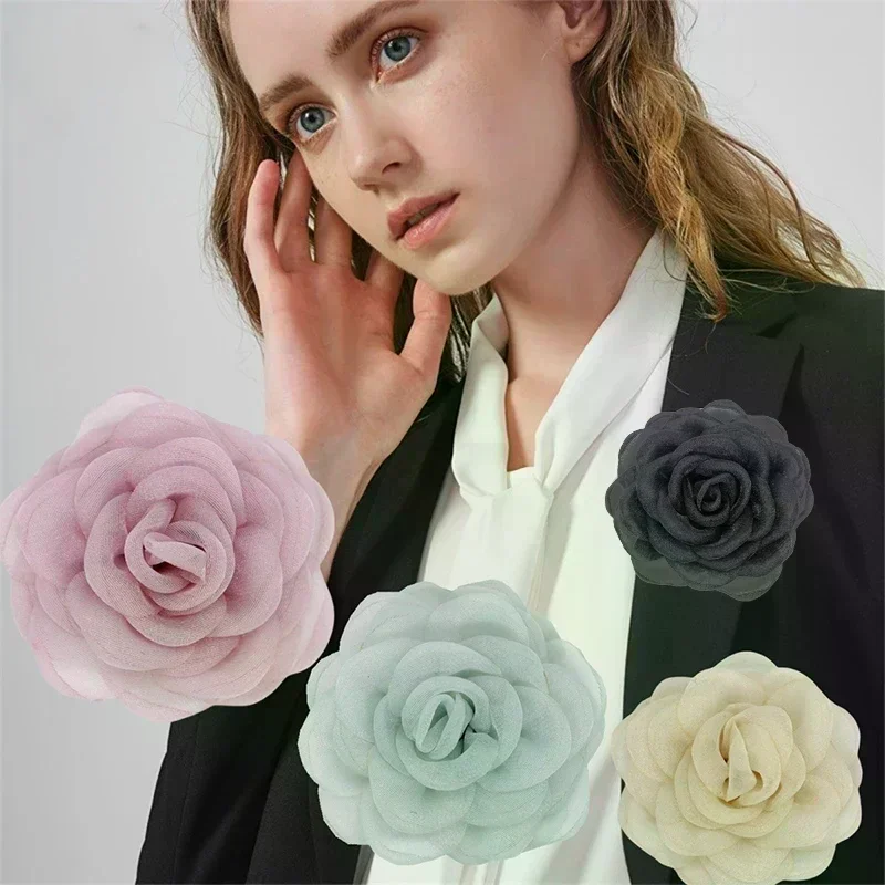 6 سنتيمتر أسود أبيض زهرة الكاميليا دبابيس الكورية موضة الصدار التلبيب دبابيس فستان قميص دعوى اكسسوارات للنساء دبابيس التلبيب