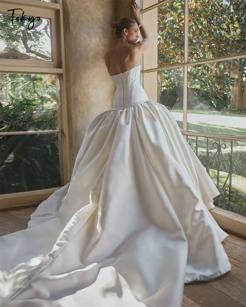 Tokyo personnalisé blanc bretelles robes de mariée sans manches Satin Court Train robe de mariée 2025 élégant a-ligne Zip robe de mariée