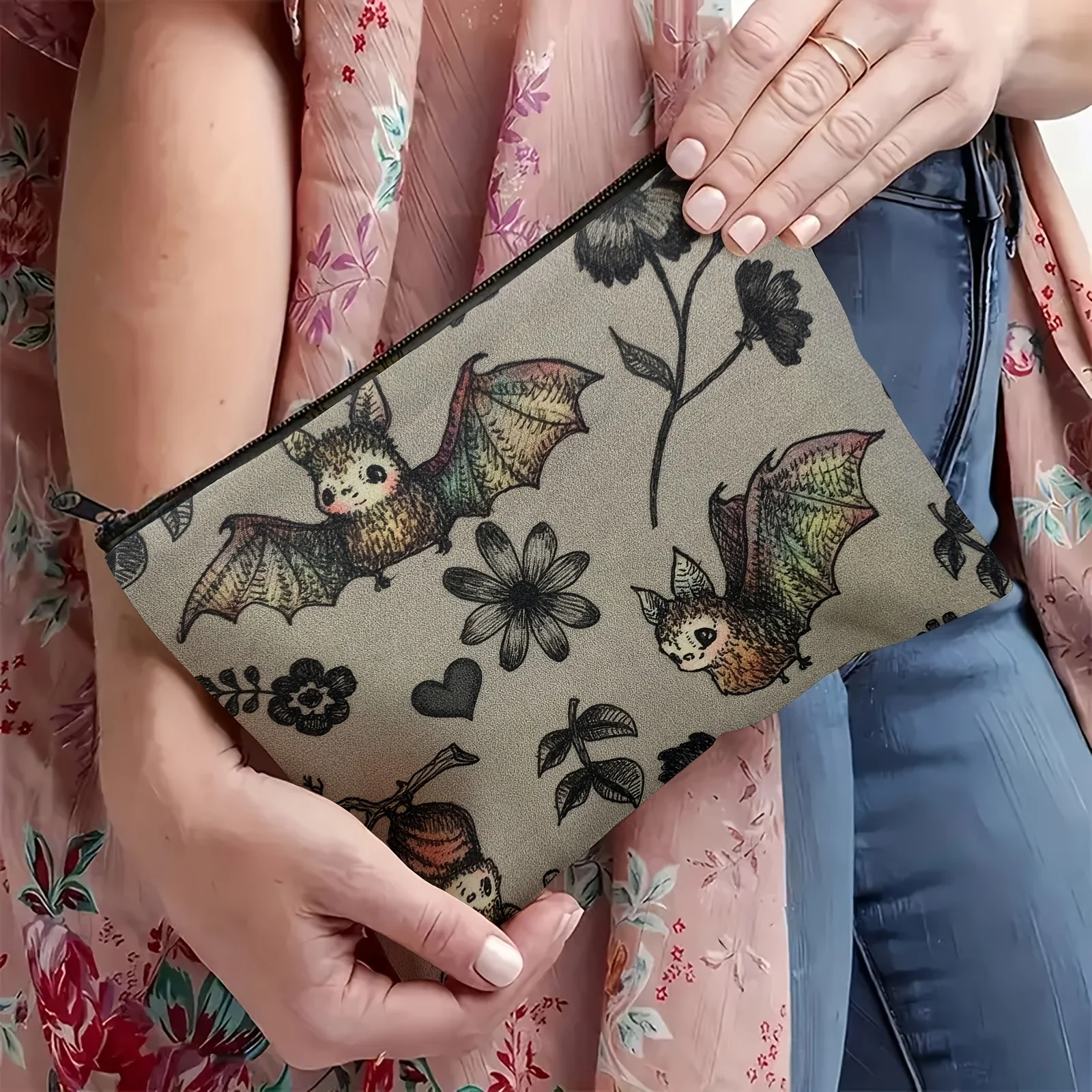 귀여운 박쥐 & 꽃무늬 메이크업 가방 & 동전 지갑 - 기발한 만화 디자인, 손으로 씻을 수 있는 박쥐 장식 및 액세서리, 여행 필수품