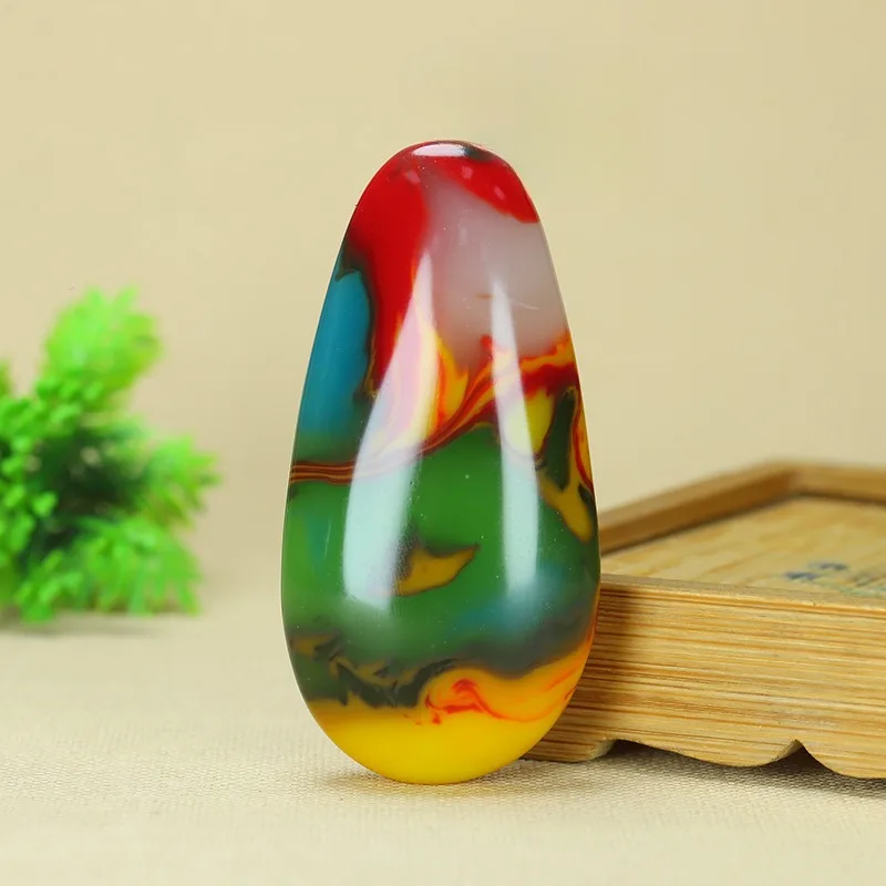 

Colorful Pendants for Men and Women Are Fashionable and Versatile Pendants.