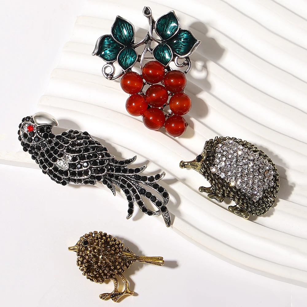 ALLYES-بروش كرتون مينا للنساء ، عنب لطيف ، طائر ، قنفذ ، دبوس حيوان ، هدايا عيد الميلاد المضحكة ، إكسسوارات مجوهرات #2