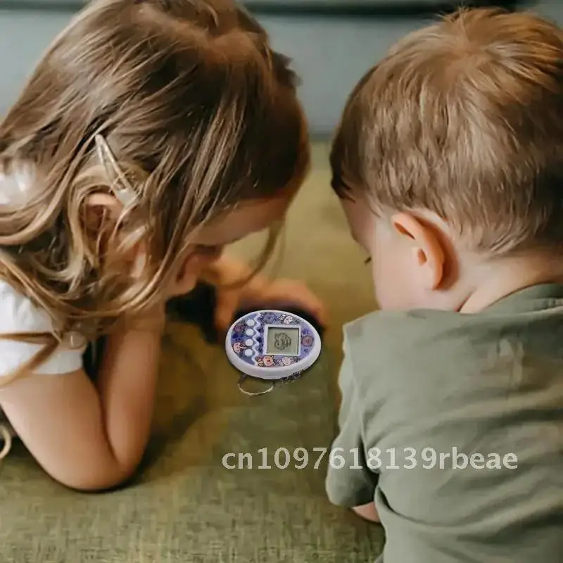 ของเล่นสัตว์เลี้ยงอิเล็กทรอนิกส์ Tamagotchi เสมือนในภาษารัสเซีย/เยอรมัน/สเปน/โปแลนด์เกมสัตว์พิกเซลดิจิตอลสําหรับเด็ก