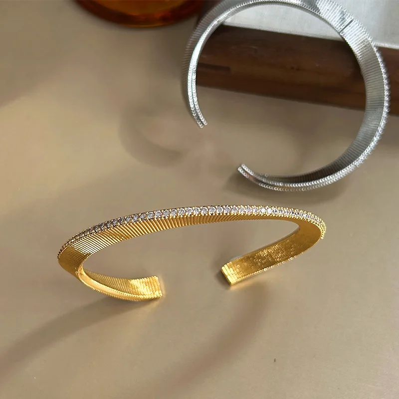 

New Light Luxury Rotating Striped Rhinestone Open Bangle Retro Minimalist Sparkling Elegant Women Fashion Bracelet Jewelry Gift