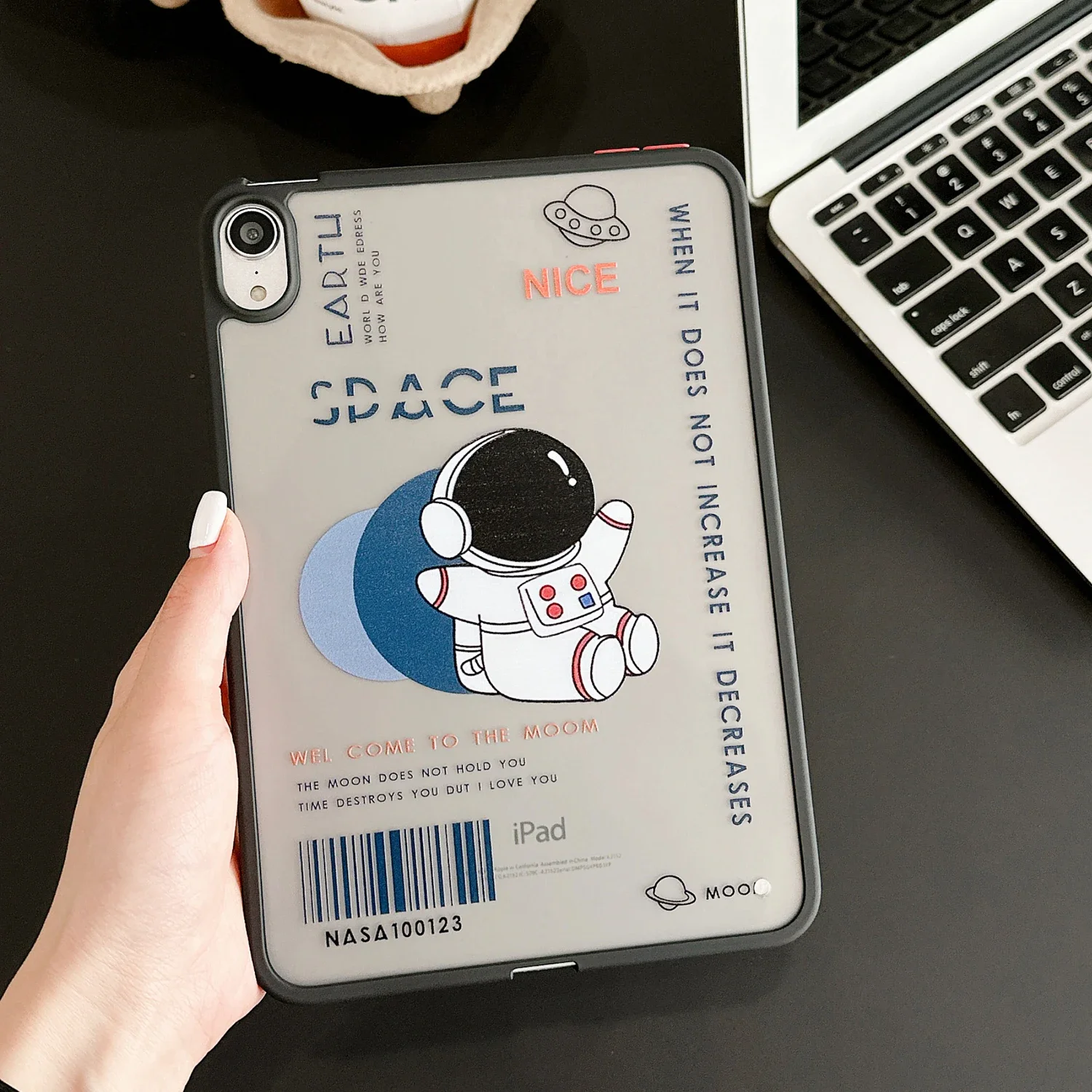 Cute Astronaut Matte Case For iPad 2025 Air 5 4 3 Pro 10.9 11 inch MINI 1 2 6 7 8 9 10th 11th Generation Case Hard Cover