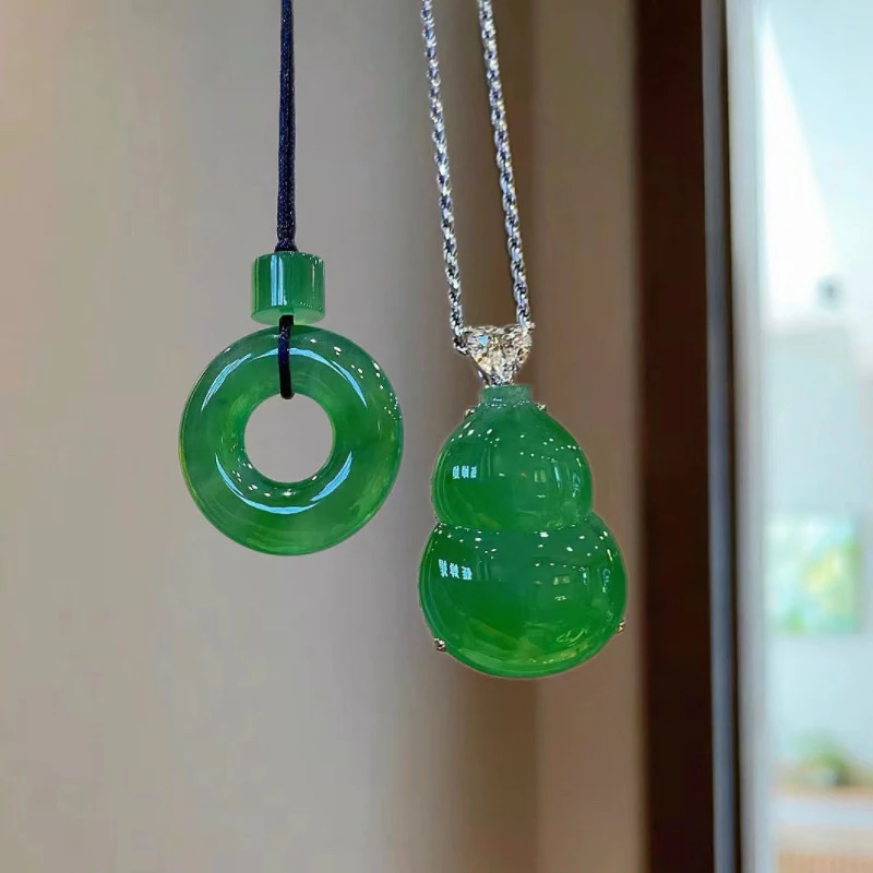 

Natural Burmese Emerald Gourd , Ice-Quality A-Grade Imperial Green Peace Buckle Jade Pendant Set for Women