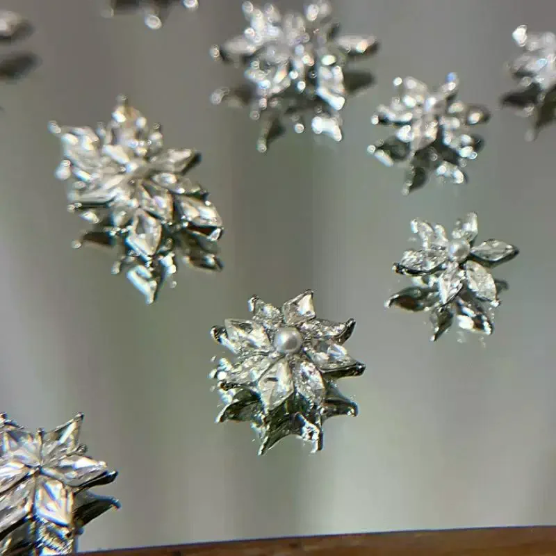 5 SZT. Ozdoby do paznokci w kształcie biżuterii, świąteczne paznokcie, efekt flash, dekoracje, płatki śniegu, cyrkonie, perły, kryształki, akcesoria, zawieszki, kwiaty