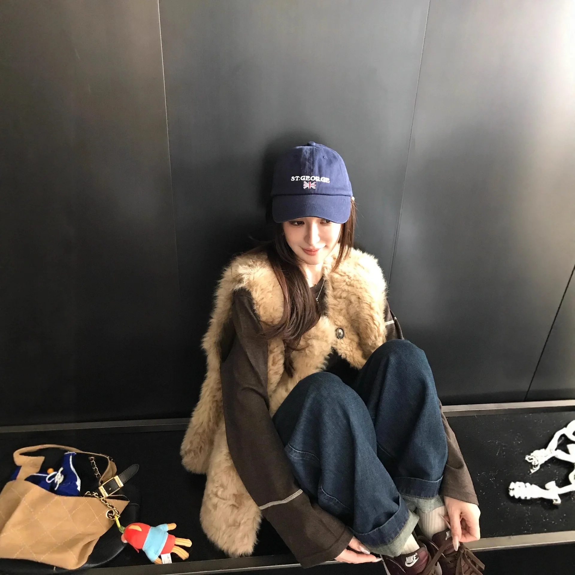 

Stylish Winter Women Faux Fur Vest Pure Color Single Breasted Sleeveless Eco Fur Coat For Female Thick Warm Lady Mink Fur Jacket