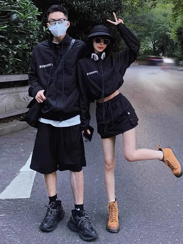 

Модная повседневная легкая женская куртка-бомбер для лета, спортивная, трендовая, брендовая, в уличном стиле, на молнии, с высокой талией, шорты