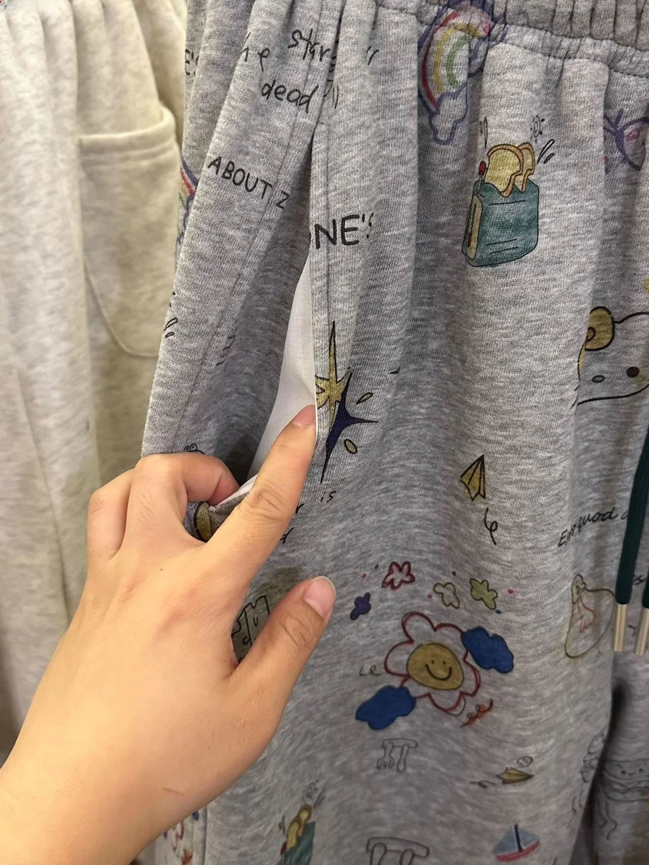 Grande taille 300 Pou Design coréen dessin animé imprimé Fce doublé jambe droite pantalon femmes automne Agel pantalon de survêtement décontracté