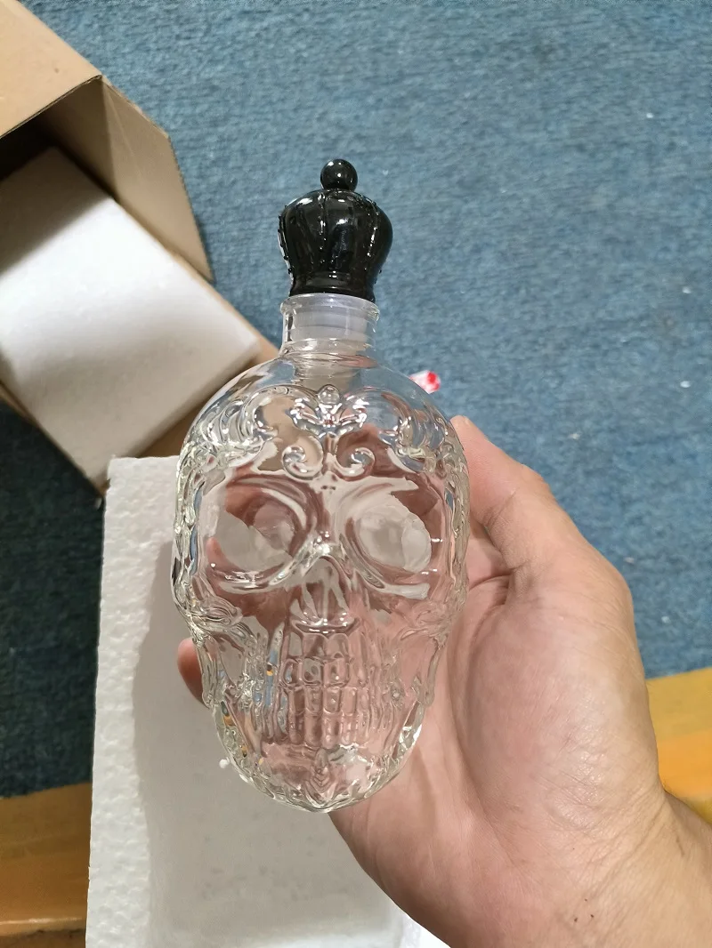 

320ml Funny Skull Decanter Whiskey Glass Decanter 10Oz Glass Whiskey Wine Bottle Statue Decoration For Bar Home ﻿