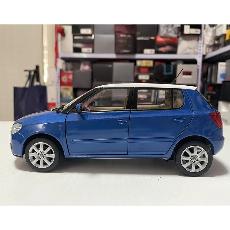 Diecast 1:18 Scale Skoda Fabia 2008 Alloy Car Model Collection Souvenir Display Ornaments Decoration Vehicle Toy