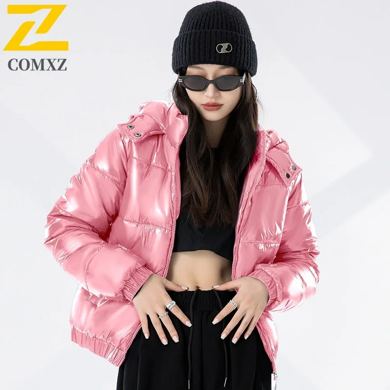سترة مبطنة للرجال من COMXZ بغطاء للرأس للتزلج في الهواء الطلق سترة سميكة دافئة لامعة للسفر ملابس خارجية شتوية خفيفة الوزن