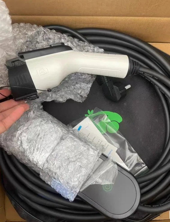 

New energy electric vehicle charging gun EV-SAE-AC16-P,Portable AC charging gun with maximum current 16A