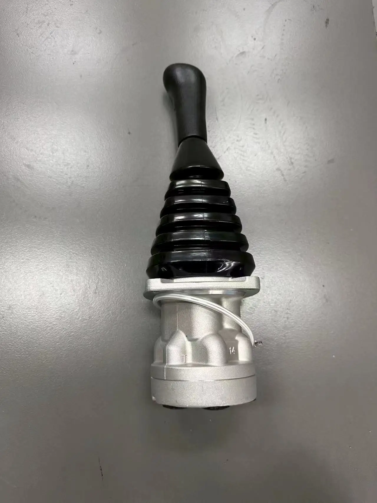 Excavator Joystick with Handle Hydraulic Spare Part for DX215/DX225/DX258/DX420 Models Black TIG/SAR Brand