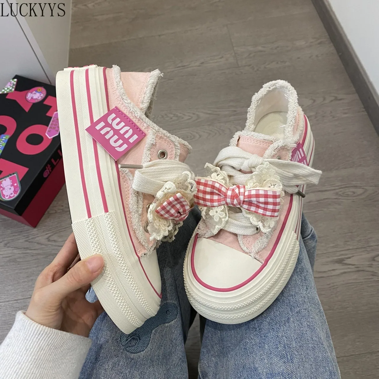 Zapatos de lona de suela gruesa para mujer, zapatillas informales y versátiles con borde de borla rosa, estilo Instagram, novedad de verano 2024