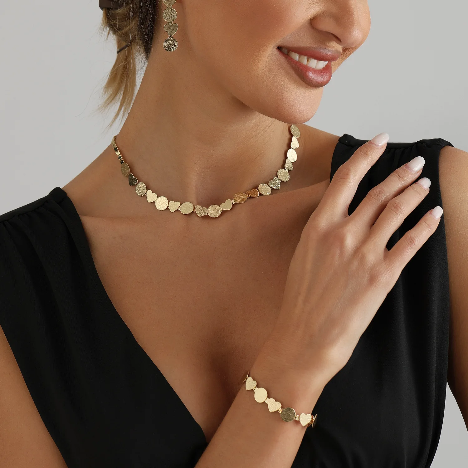 Cross border jewelry geometric heart circular metal sheet brushed necklace ins retro style daily commuting accessories