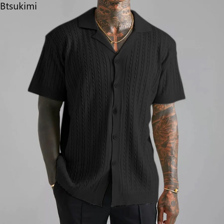 2025 แฟชั่น Twist Jacquard ถักเสื้อสําหรับชายฤดูร้อนแขนสั้นเสื้อสเวตเตอร์ถักผู้ชายสีทึบเสื้อลําลอง