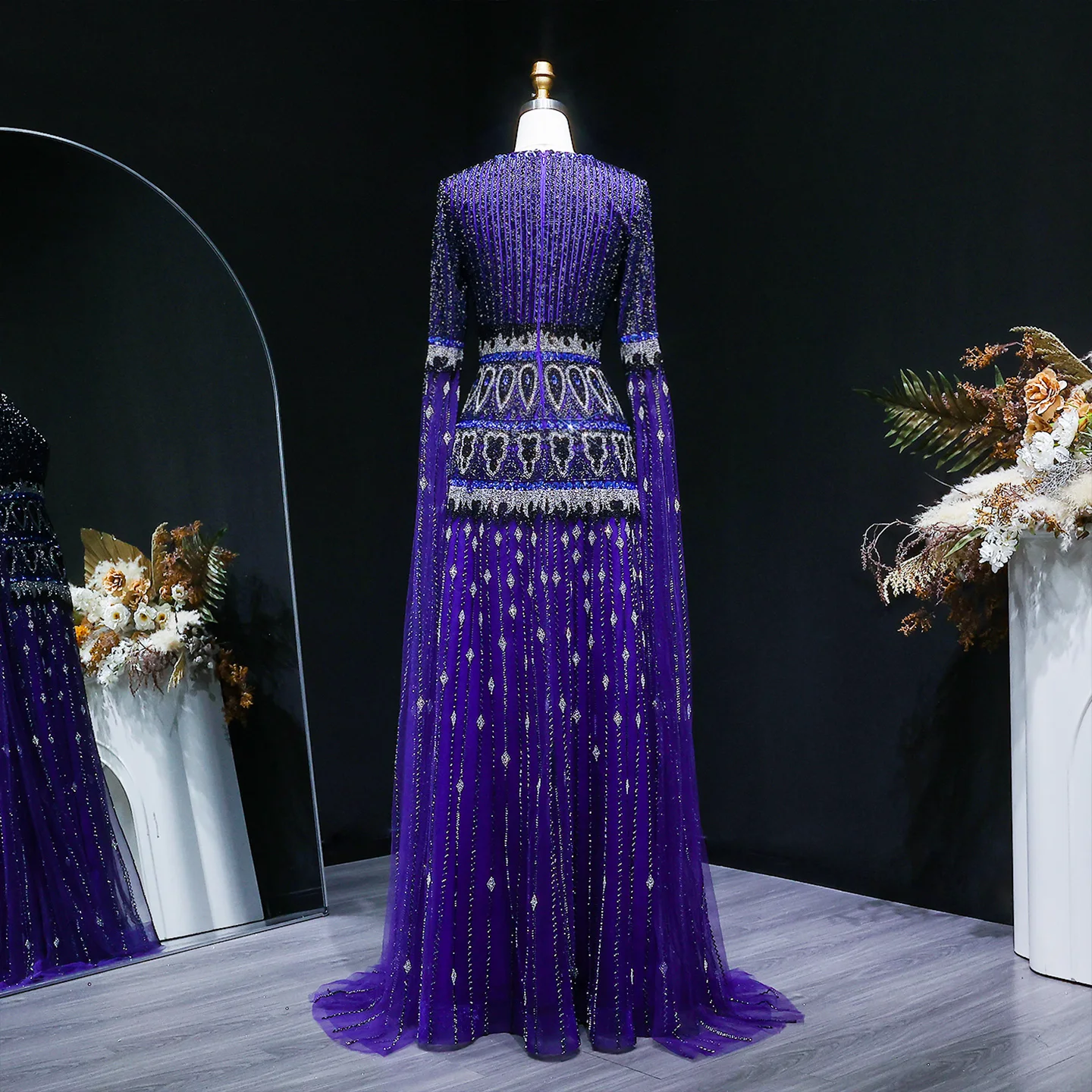 Sharon Said Dubai Luxus Übergröße Lila Abendkleid mit Cape-Ärmeln Hochwertig Perlenbestickt Saudi-Arabisches Damen-Partykleid SS009 Maßanfertigung – Detail 12