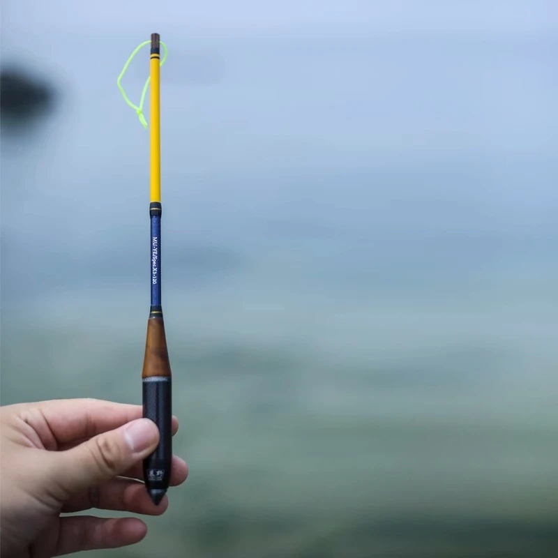 

The Portable Carbon Ultra-light Fishing Rod with Ultra-short Sections Is Suitable for Small Rivers Streams and Ponds