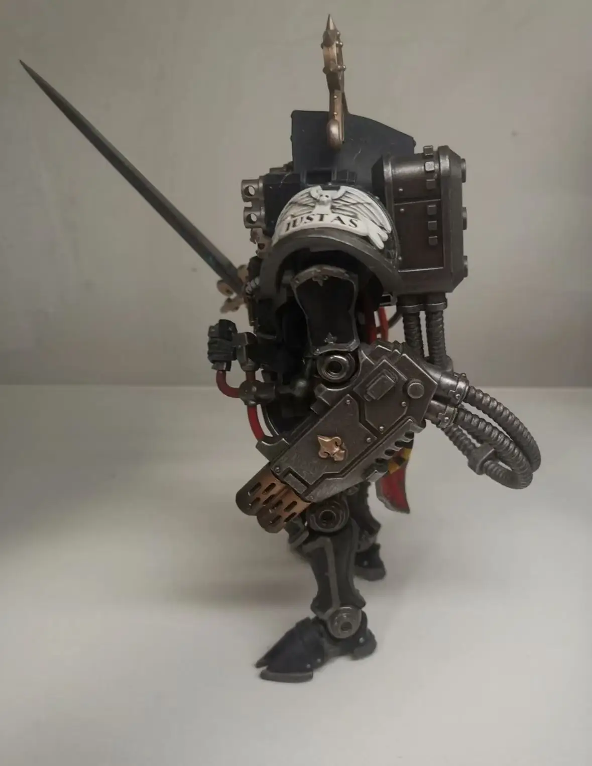 JOYTOY Warhammer 40K Adepta Sororitas Paragon Warsuit Sister Aedita 1/18 Action Figures Toy Model Gift Collection Ornament