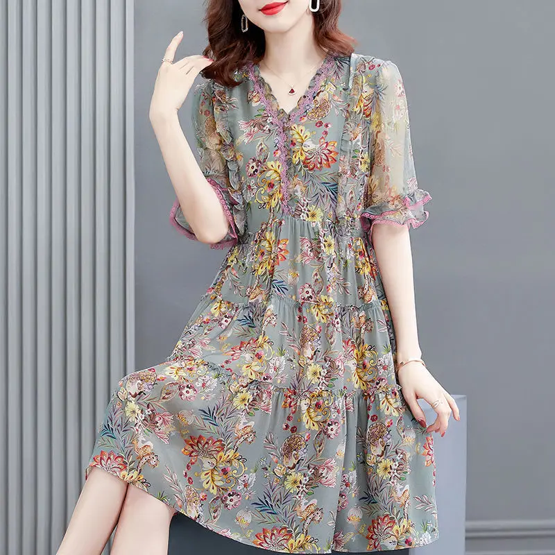 

Dress female large size women's chiffon dress female summer 2023 fashion high-end temperament stitching small short sleeve dress