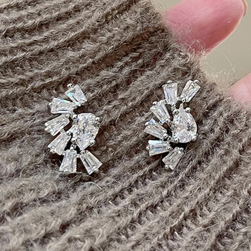Huitan neu gestaltete Frauen Ohr stecker Birne Zirkonia Kristall Temperament Ohrringe Hochzeit täglich tragen Modeschmuck