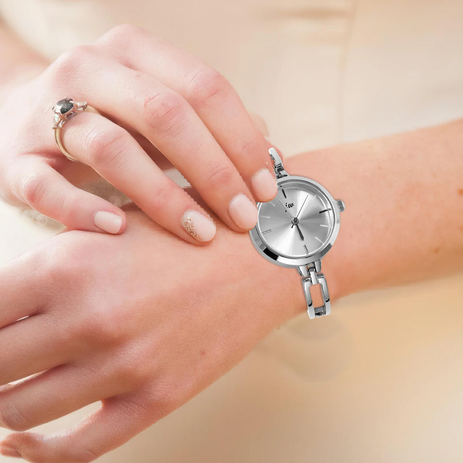 Elegancki damski zegarek kwarcowy z srebrno-białą tarczą, prostą bransoletą ze stopu, modny zegarek na rękę, prezent na urodziny, walentynki, Boże Narodzenie.