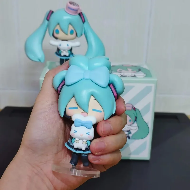 10 cm Hatsune Miku Q-Version Cos Cinnamoroll Anime Figur Smiley Gesicht Kawaii Desktop Ornament Nette Puppe Modell mädchen Weihnachten Geschenk