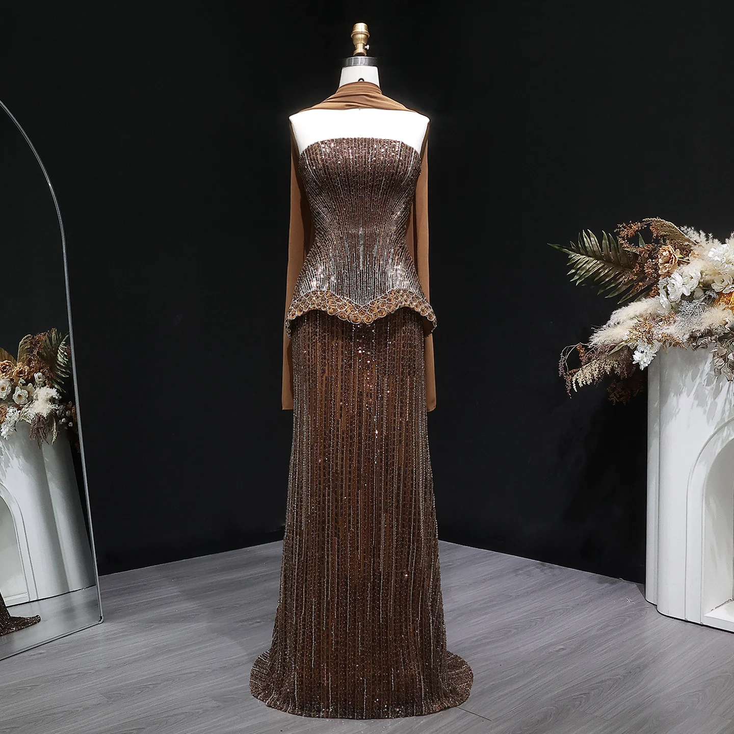Sharon Said Luxuriöses Dubai-Orangefarbenes Abendkleid mit schweren Pailletten und Perlenstickerei 2026, trägerloses Kleid mit Schal, arabisches Party-Ballkleid SS560, maßgeschneidert – Detail 22