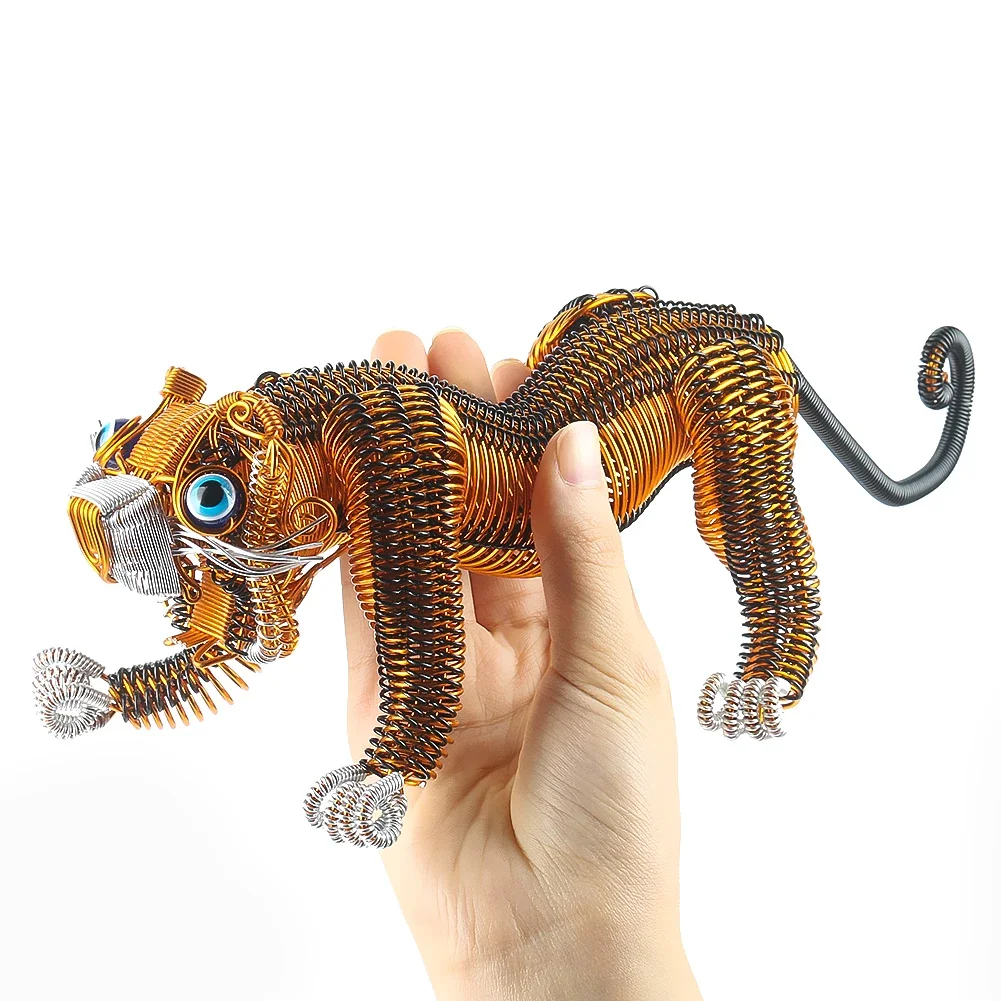 

1PC Aluminum Wire Hand-woven Tiger Carton Animal Metal Ornaments Auspicious Ornaments Feng Shui Souvenirs Decoration Craft