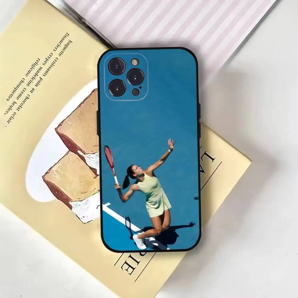 テニス エマ・ナバロ iPhone16,15,14,13,12,11 Plus,Pro Max,XS,X,XR,SE,Mini,8,7用 ソフトブラックカバー 携帯ケース