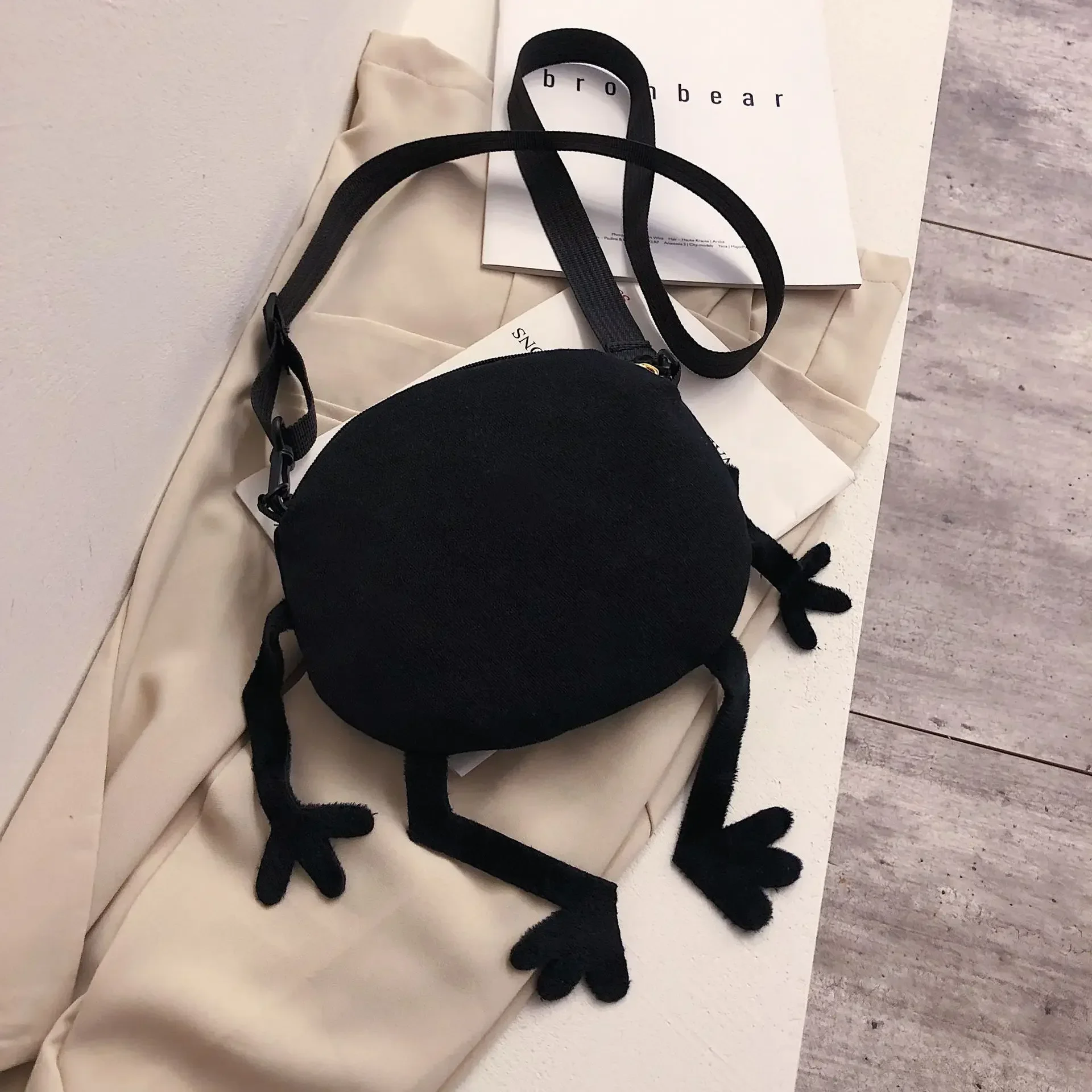 Women\'s Designer Funny Small Canvas Bags New Fashion Students Girls Black Round Shoulder Bags Cross Body Bags Storege Pouches