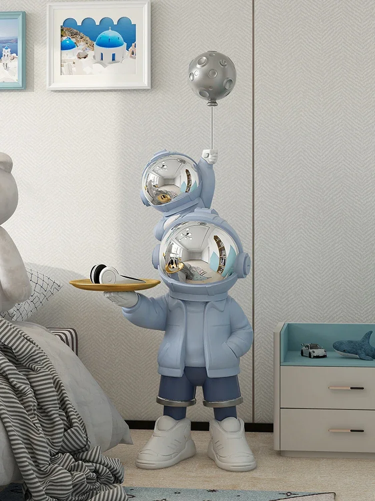 

Sculpture Cartoon Astronaut Landing Ornament Home Decor Luxury Living Room TV Cabinet Sofa Tray Statue Decoration Crafts Gifts