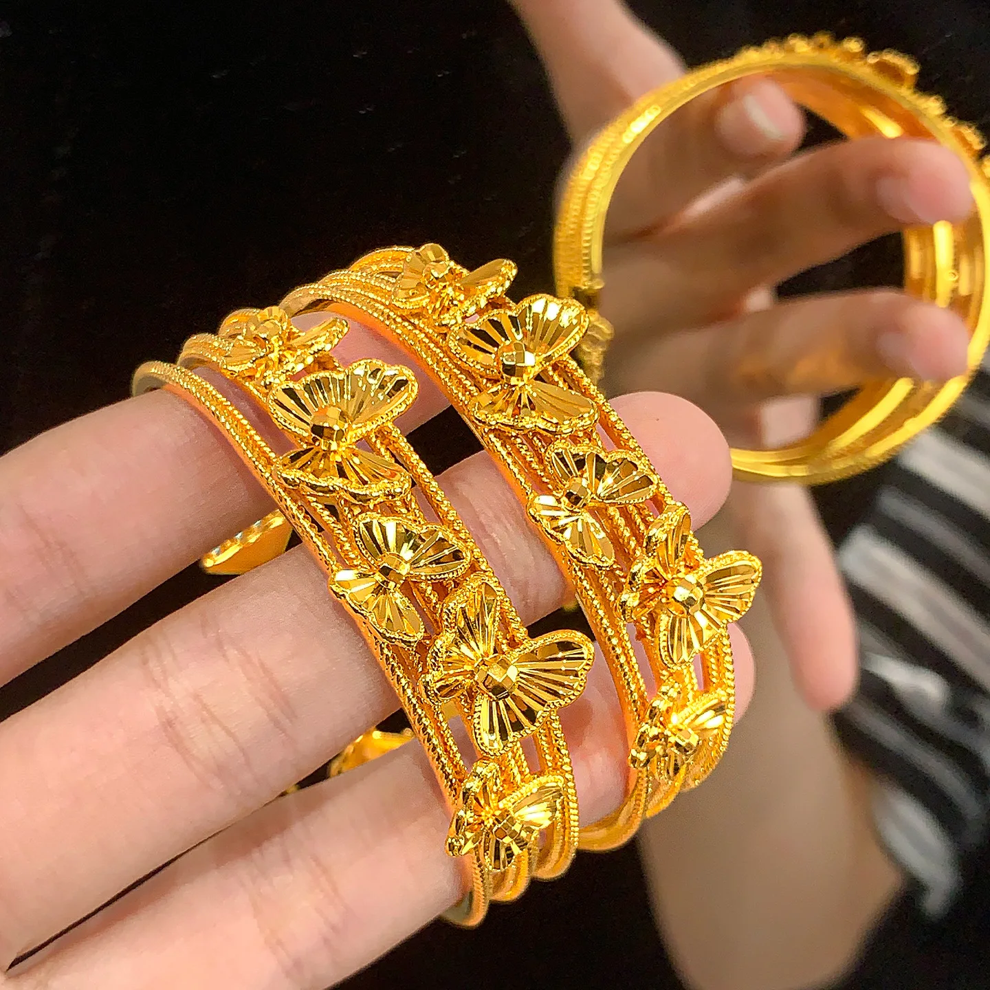 9999 gold dazzling hollow three-dimensional butterfly bracelet - high-end and luxurious lucky butterfly wristband