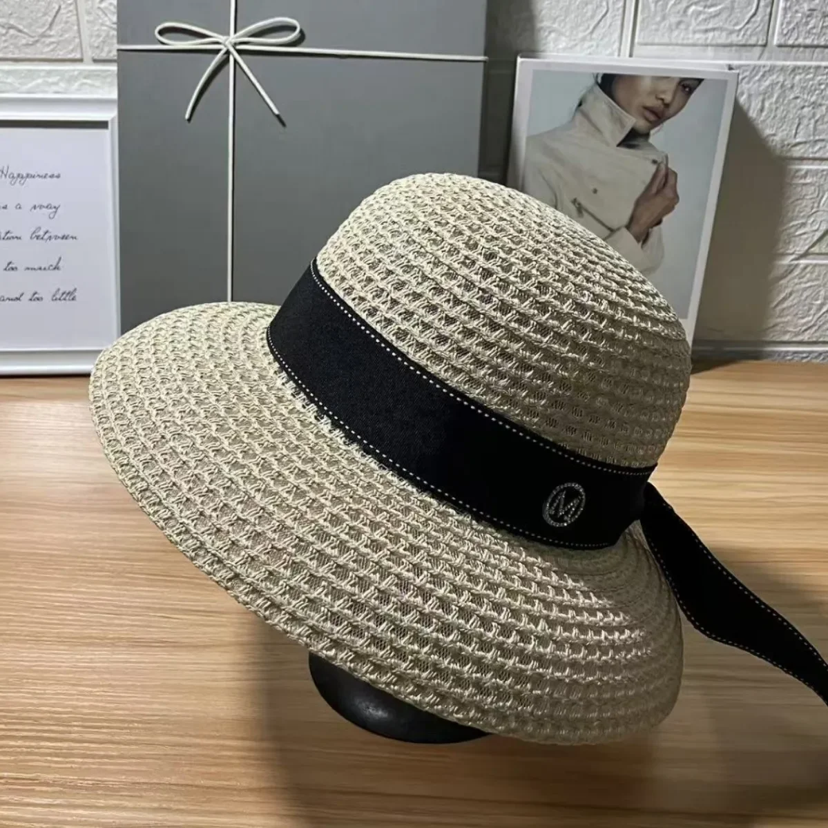 New Rhinestone M Logo Flat Straw Hat Women Korean Retro British Style White UV Protection Sun Hat