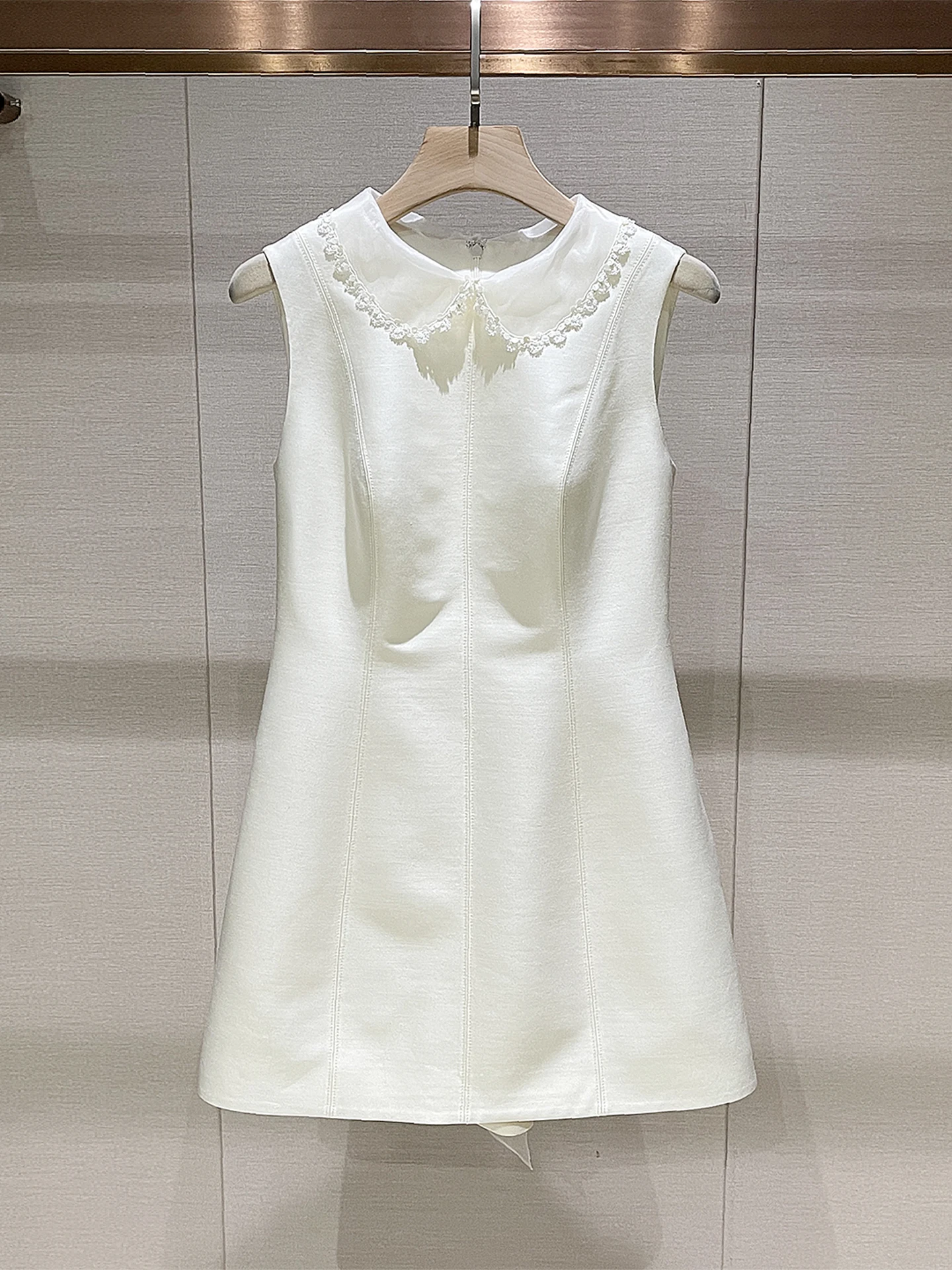 

Elegant White Lace Sleeveless Dress with Bowknot Collar And Waist Cinching Vest Style Spring New Arrival for Ladies