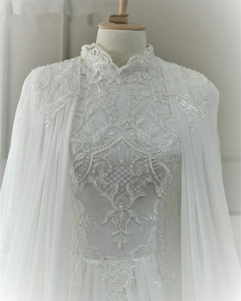 Robes de mariée arabes musulmanes avec Cape dentelle Appliques col haut dubaï caftan princesse mariée robe de mariée personnalisée
