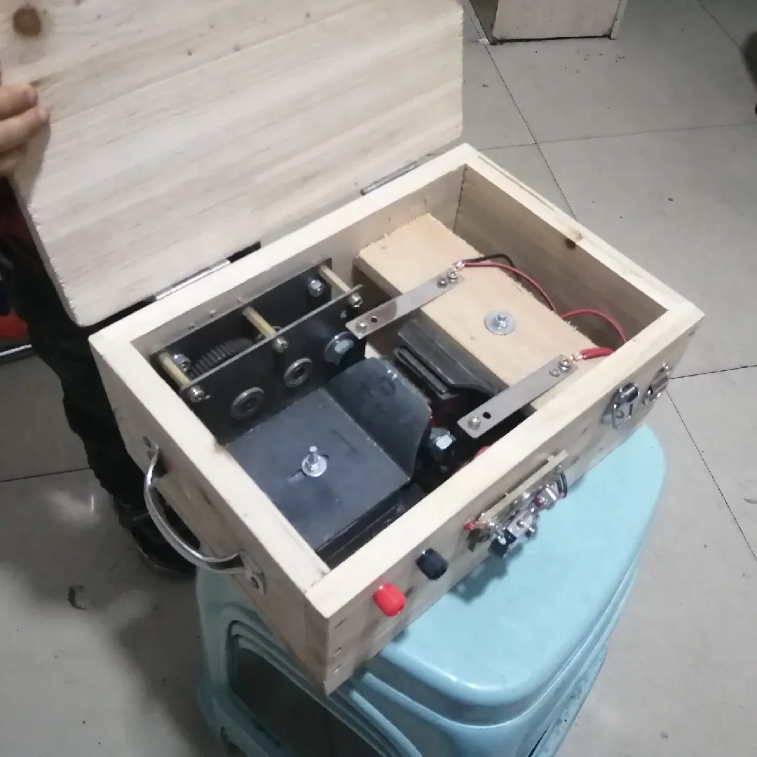 Vintage Hand Crank Generator 60-220V AC 800W - Permanent Magnet Magneto System with Platinum Contact & Speed Gearbox