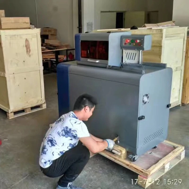 Piegatrice automatica per lettere a canale per segnaletica in alluminio