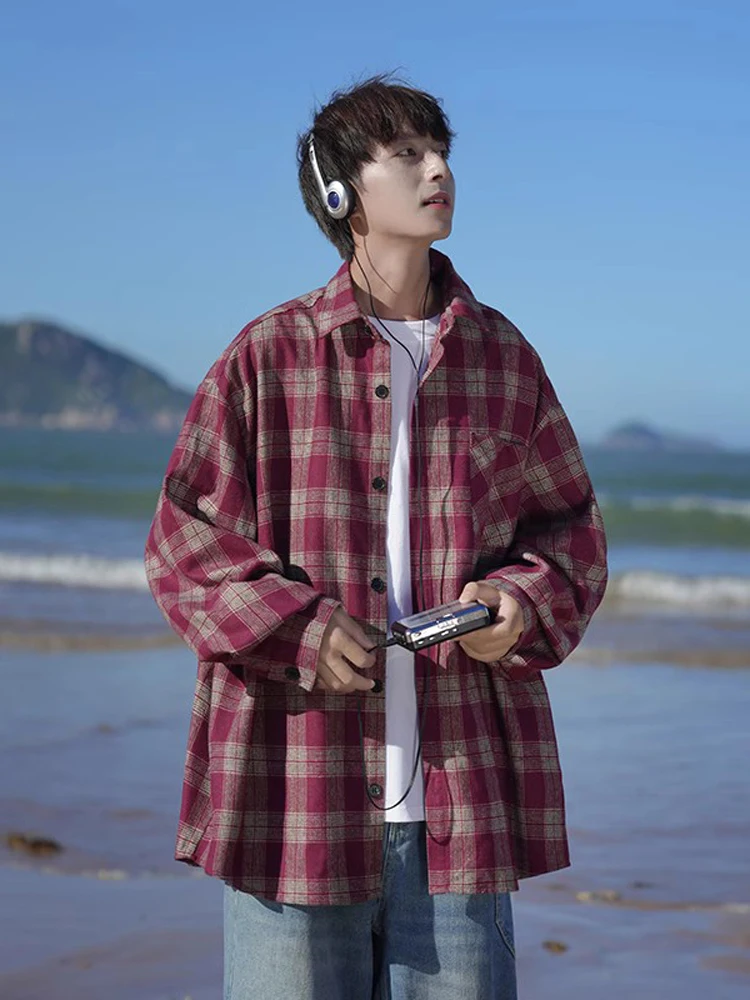 

Красная клетчатая рубашка-куртка для мужчин, весенне-осенняя, в японском стиле, с эффектом высокого комфорта, модная, с длинным рукавом, свободного кроя.