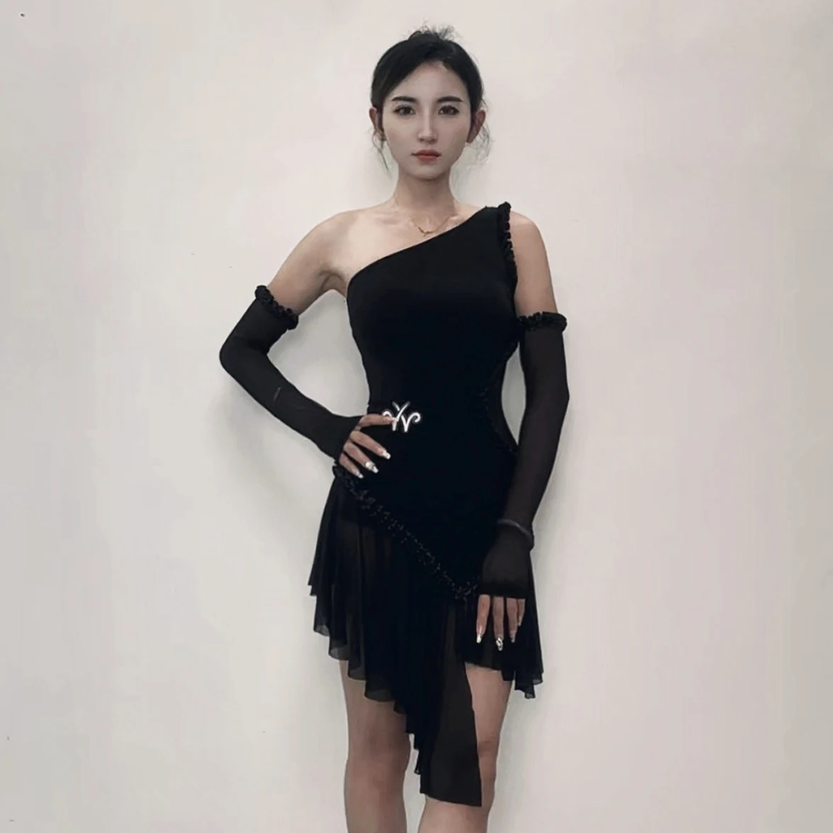 

Необычное платье для латинских танцев, женское черное платье с наклонными плечами для взрослых, танцевальная одежда для румбы и сальсы, одежда для тренировок, DNV23508