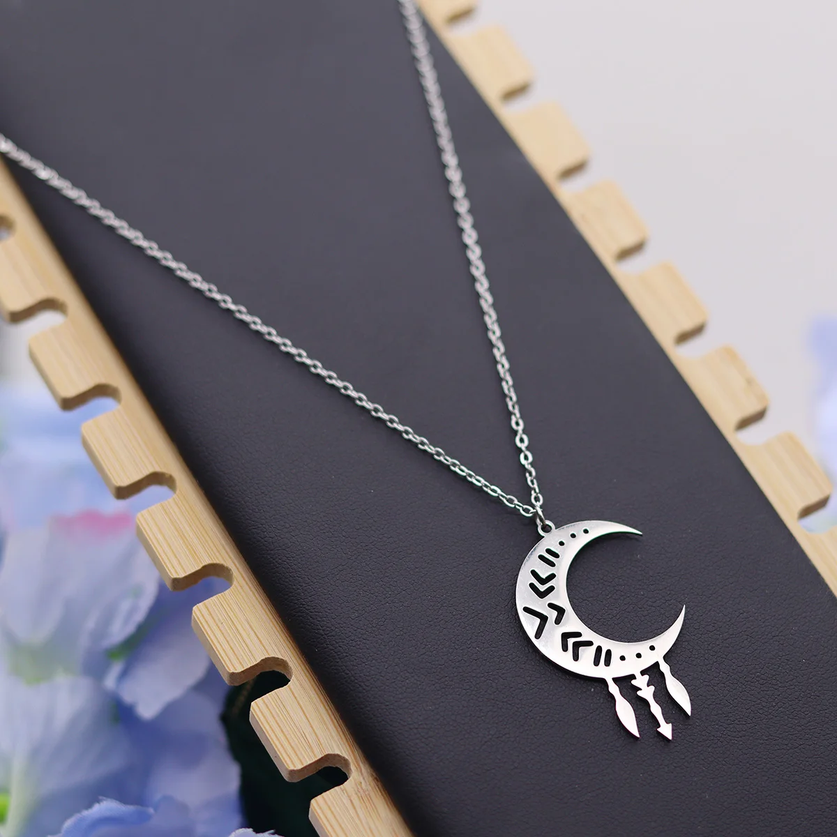 Stainless steel star and moon pendant hollow arrow jewelry necklace tassel fashion trend jewelry