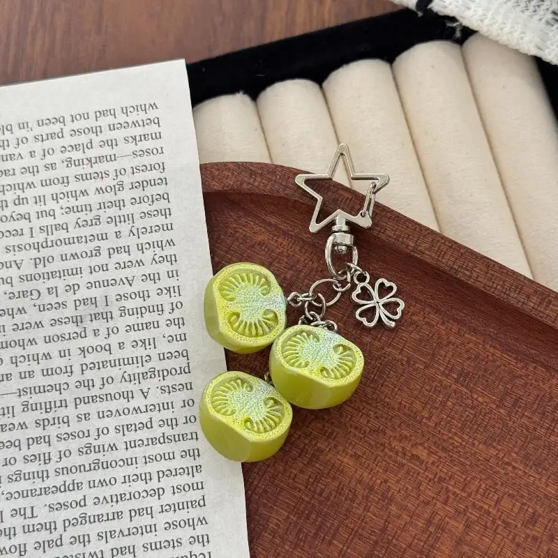 Roter Tomaten-Schlüsselanhänger aus Kunstharz, süßer Anhänger für Handyhülle oder Tasche, ideales Geburtstagsgeschenk für Frauen und Mädchen. – Detail 2