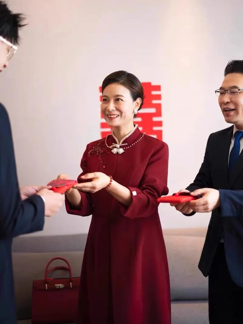 

Новый зимний красный кардиган aoHua для мамы на свадьбу, праздничная верхняя одежда