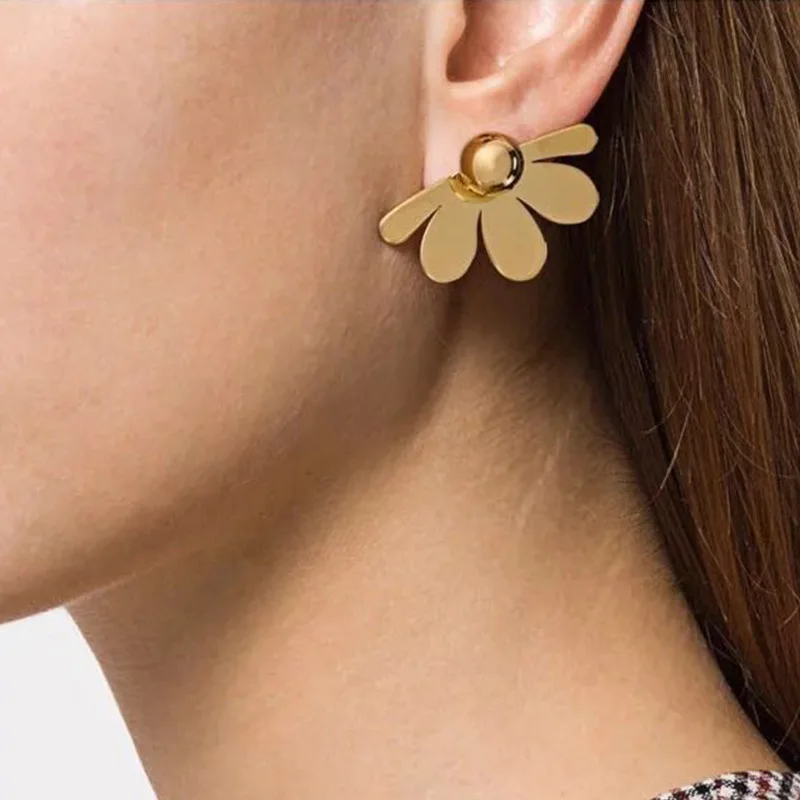 

Withered Fan Shaped Flower Pearl Earrings For Women, Golden Ball Ear Clips, European And American Personality Earrings Ear Cuffs