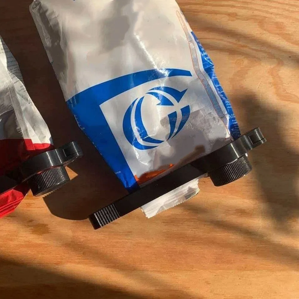 3D Printed Coffee Bag Sealing Clip with Pour Spout Long-lasting Bag Sealer Clip with Dispenser Moisture Proof Airtight